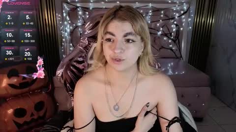 Snapshot of lili_conor_s chatting on October 2025 03:29:02 AM Lili online show from October 2025 03:29:02 AM