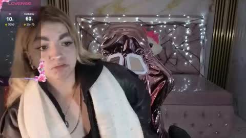 Snapshot of lili_conor_s chatting on October 2025 03:28:02 AM Lili online show from October 2025 03:28:02 AM