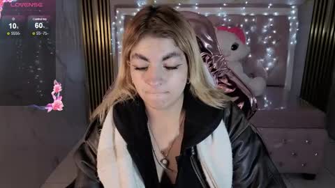 Snapshot of lili_conor_s chatting on November 2025 03:42:02 AM Lili online show from November 2025 03:42:02 AM