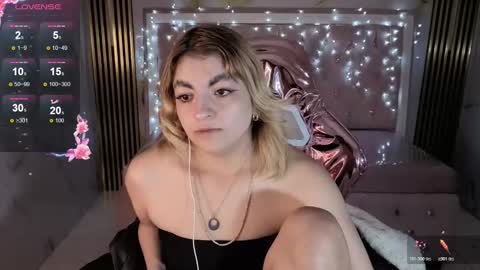 Lili online show from November 2025 03:51:01 AM