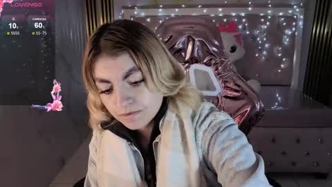 Lili online show from November 2025 03:06:01 AM