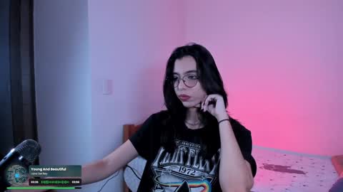 Snapshot of lili_goth_ chatting on February 2025 06:43:02 AM Lili online show from February 2025 06:43:02 AM