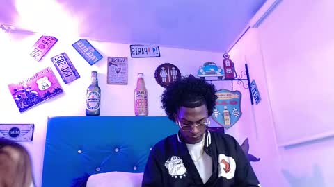 Snapshot of lili_roussi chatting on October 2025 12:33:02 AM lili_roussi online show from October 2025 12:33:02 AM