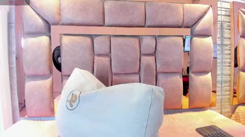 LILIAN  online show from September 2025 08:03:01 PM