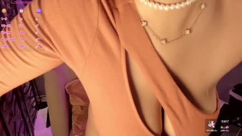 holis soy lily chang no olvides el pulgar arriba es muy importante para mi 3 independent model online show from September 2025 08:20:02 PM