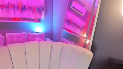 holis soy lily chang no olvides el pulgar arriba es muy importante para mi 3 independent model online show from February 2026 07:34:02 PM