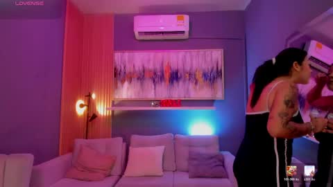 holis soy lily chang no olvides el pulgar arriba es muy importante para mi 3 independent model online show from April 2026 07:53:01 PM