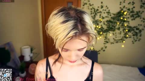 Lilian online show from November 2025 06:25:02 AM