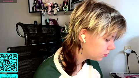 Snapshot of liliandaniels chatting on April 2026 07:02:01 AM Lilian online show from April 2026 07:02:01 AM