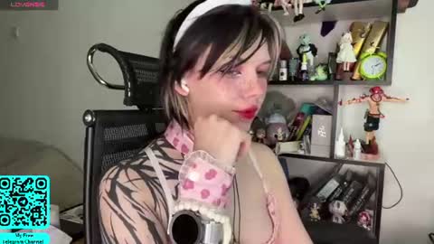 Snapshot of liliandaniels chatting on June 2026 07:00:01 AM Lilian online show from June 2026 07:00:01 AM