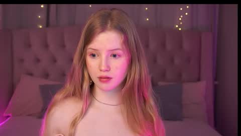 Snapshot of lilianhoward chatting on November 2025 12:27:01 PM Lilian online show from November 2025 12:27:01 PM