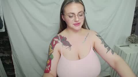 Snapshot of liliaterenzi_ chatting on January 2025 12:43:02 AM Lilia online show from January 2025 12:43:02 AM