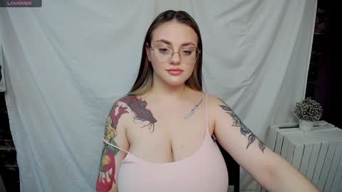 Snapshot of liliaterenzi_ chatting on January 2025 05:04:02 PM Lilia online show from January 2025 05:04:02 PM