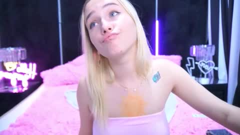 lilielfie online show from October 2025 03:00:01 PM