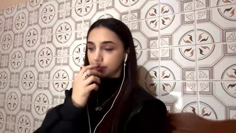 Lina online show from November 2025 10:10:02 PM