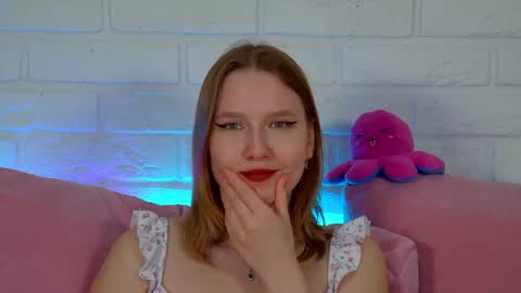 LiliLinn online show from April 2026 01:41:02 PM