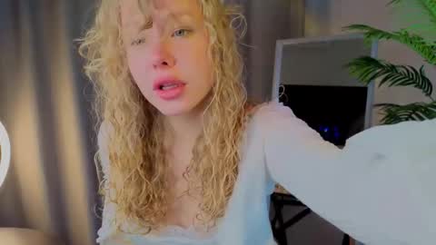 Snapshot of lililok101 chatting on October 2025 02:26:01 AM lililok101 online show from October 2025 02:26:01 AM