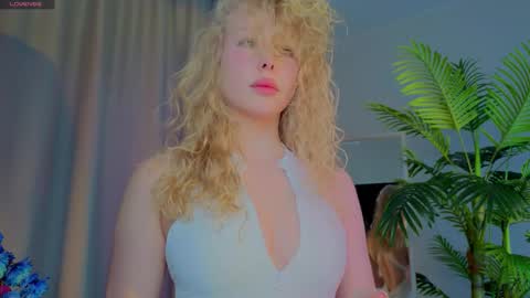 Snapshot of lililok101 chatting on November 2025 02:32:01 AM lililok101 online show from November 2025 02:32:01 AM