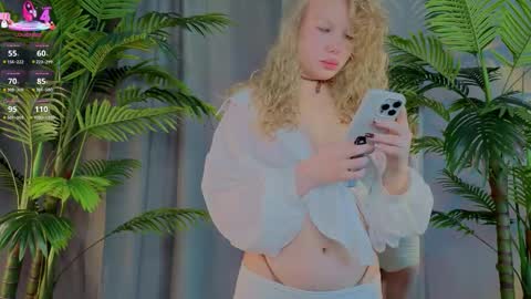 Snapshot of lililok101 chatting on November 2025 02:50:02 AM lililok101 online show from November 2025 02:50:02 AM