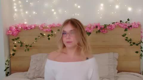 Snapshot of lilith_bonheur chatting on September 2025 12:26:02 AM Lilith Bonheur online show from September 2025 12:26:02 AM