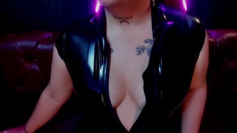 Snapshot of lilith_levonee_ chatting on December 2024 06:33:02 AM Lilith online show from December 2024 06:33:02 AM