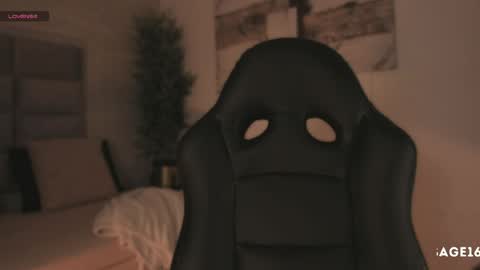 lilith_sage_ online show from April 2026 07:49:01 PM