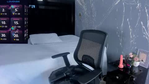 Snapshot of lilithluxorr chatting on November 2025 01:22:02 PM Lilith luxorr online show from November 2025 01:22:02 PM