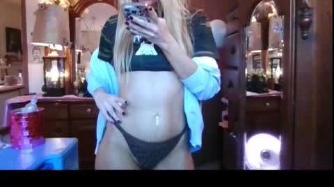 Lilithohfish online show from October 2025 02:05:01 PM