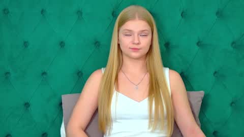 Snapshot of lilitrosen chatting on October 2025 05:36:02 PM lilitrosen online show from October 2025 05:36:02 PM