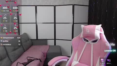 Snapshot of lillian_clark7 chatting on February 2025 12:25:02 PM Lillian online show from February 2025 12:25:02 PM