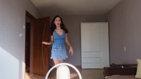 Lillian online show from October 2025 05:17:01 AM