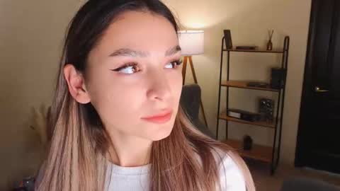 Snapshot of lillian_gross chatting on October 2025 10:21:01 AM Alice online show from October 2025 10:21:01 AM