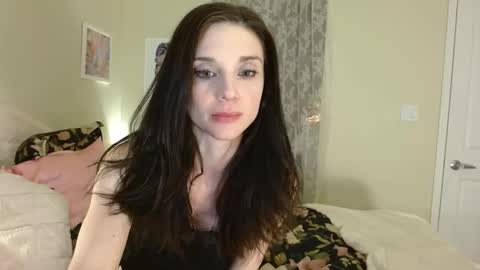 Snapshot of lillian_rose chatting on December 2024 04:24:01 AM Lillian Rose online show from December 2024 04:24:01 AM