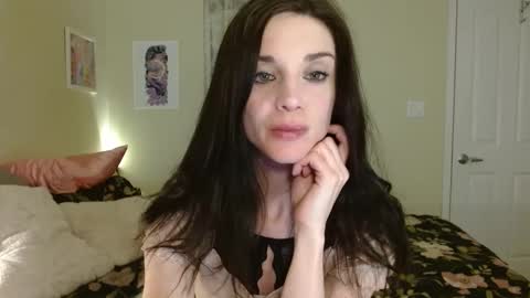 Snapshot of lillian_rose chatting on January 2025 03:48:02 AM Lillian Rose online show from January 2025 03:48:02 AM