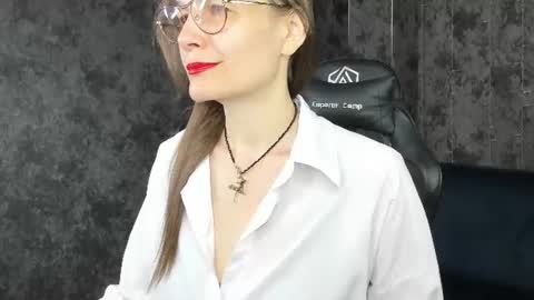 lillian_white1 online show from June 2026 12:35:01 AM