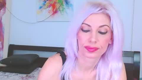 Lara online show from January 2025 12:33:01 AM