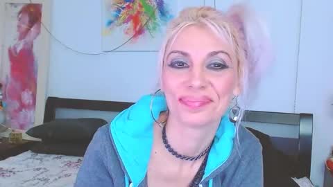 Lara online show from February 2025 05:20:01 AM