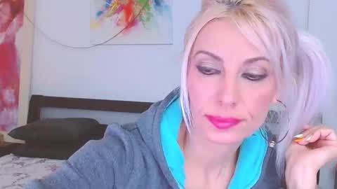 Lara online show from February 2025 11:55:02 PM