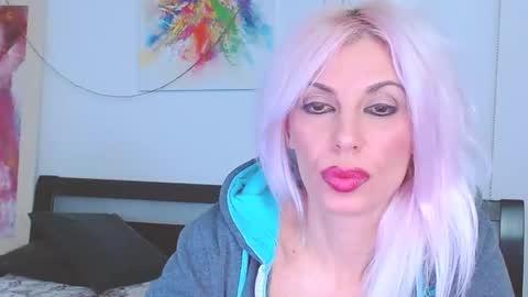 Lara online show from February 2025 09:15:02 PM