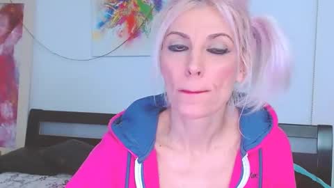 Lara online show from February 2025 07:19:02 PM