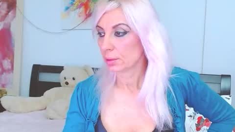 Lara online show from October 2025 11:17:02 PM