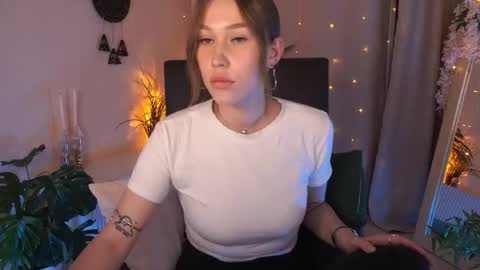Snapshot of lilliandiaz chatting on October 2025 06:44:01 AM Lilian online show from October 2025 06:44:01 AM