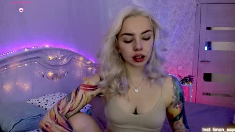 Snapshot of lillimooore chatting on September 2025 12:03:01 AM LilliMoore online show from September 2025 12:03:01 AM