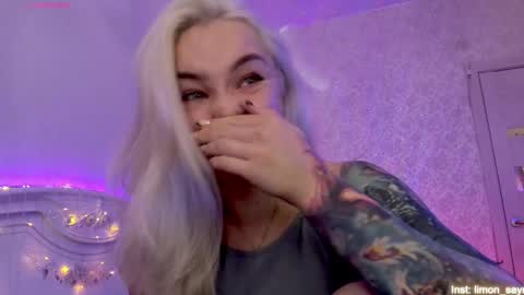 Snapshot of lillimooore chatting on September 2025 02:04:02 AM LilliMoore online show from September 2025 02:04:02 AM