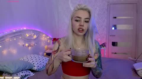 Snapshot of lillimooore chatting on September 2025 11:54:02 PM LilliMoore online show from September 2025 11:54:02 PM