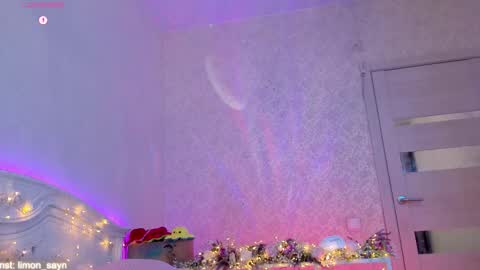 Snapshot of lillimooore chatting on October 2025 11:33:01 PM LilliMoore online show from October 2025 11:33:01 PM