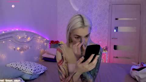 Snapshot of lillimooore chatting on October 2025 11:35:02 PM LilliMoore online show from October 2025 11:35:02 PM