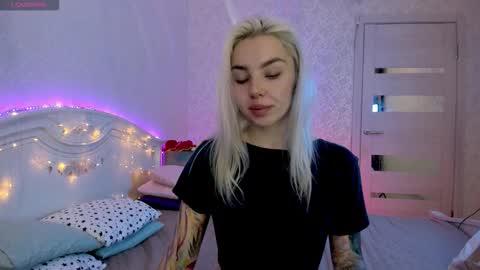 Snapshot of lillimooore chatting on October 2025 11:35:01 PM LilliMoore online show from October 2025 11:35:01 PM