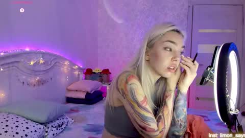 Snapshot of lillimooore chatting on October 2025 12:32:01 AM LilliMoore online show from October 2025 12:32:01 AM