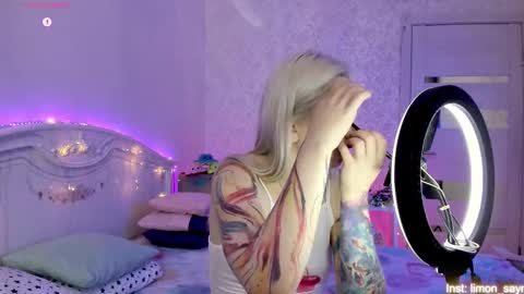 Snapshot of lillimooore chatting on October 2025 11:21:02 PM LilliMoore online show from October 2025 11:21:02 PM